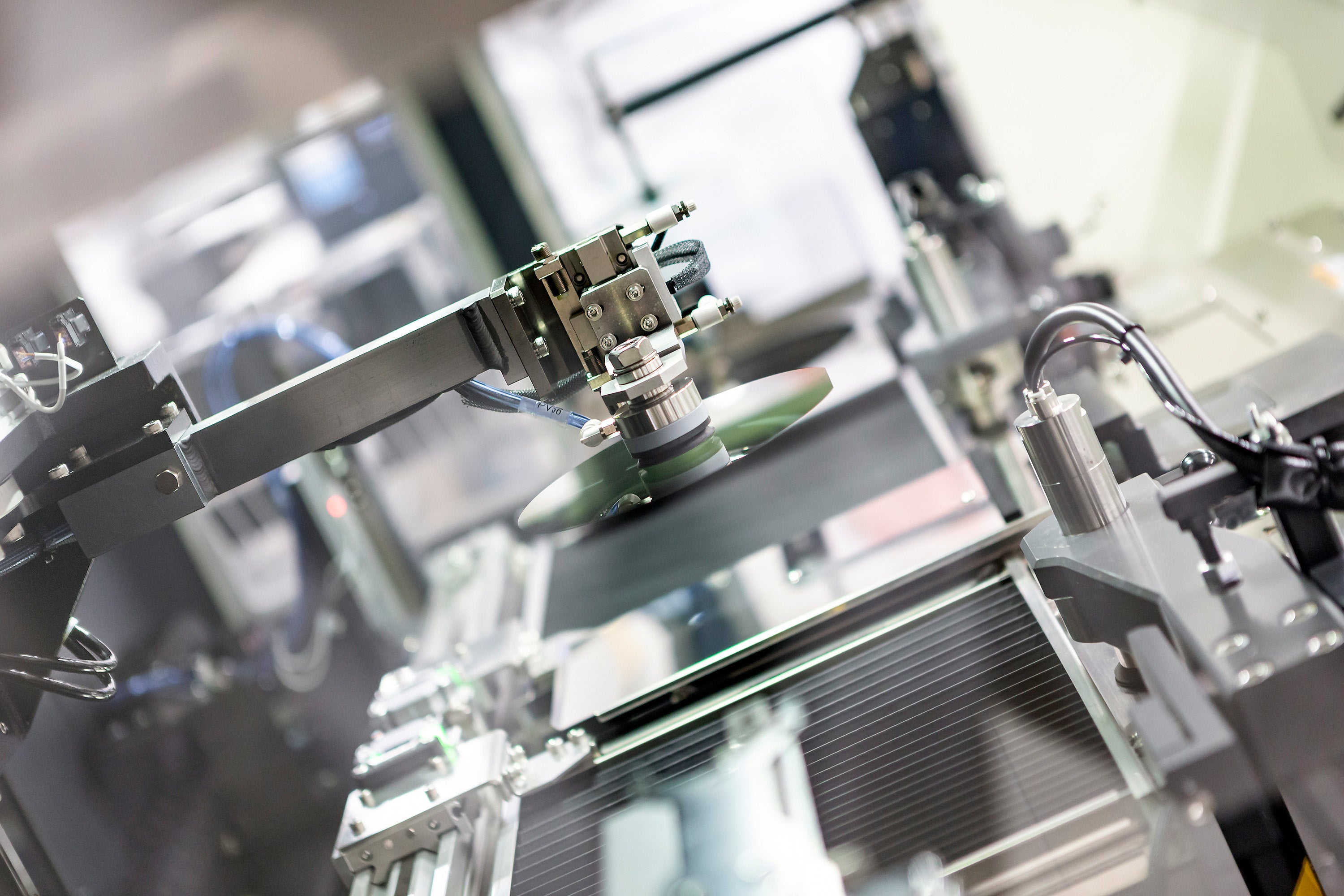 Wafer transport in clean room